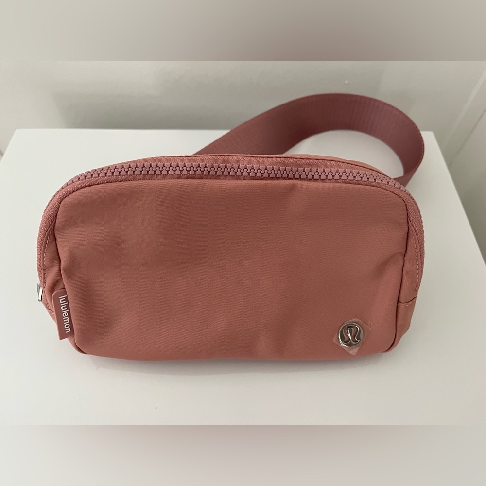 Lululemon Everywhere Belt Bag 1L in Pink Pastel